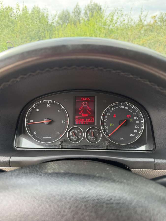 Volkswagen Touran - 8
