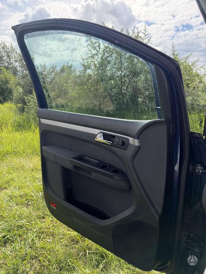Volkswagen Touran - 11