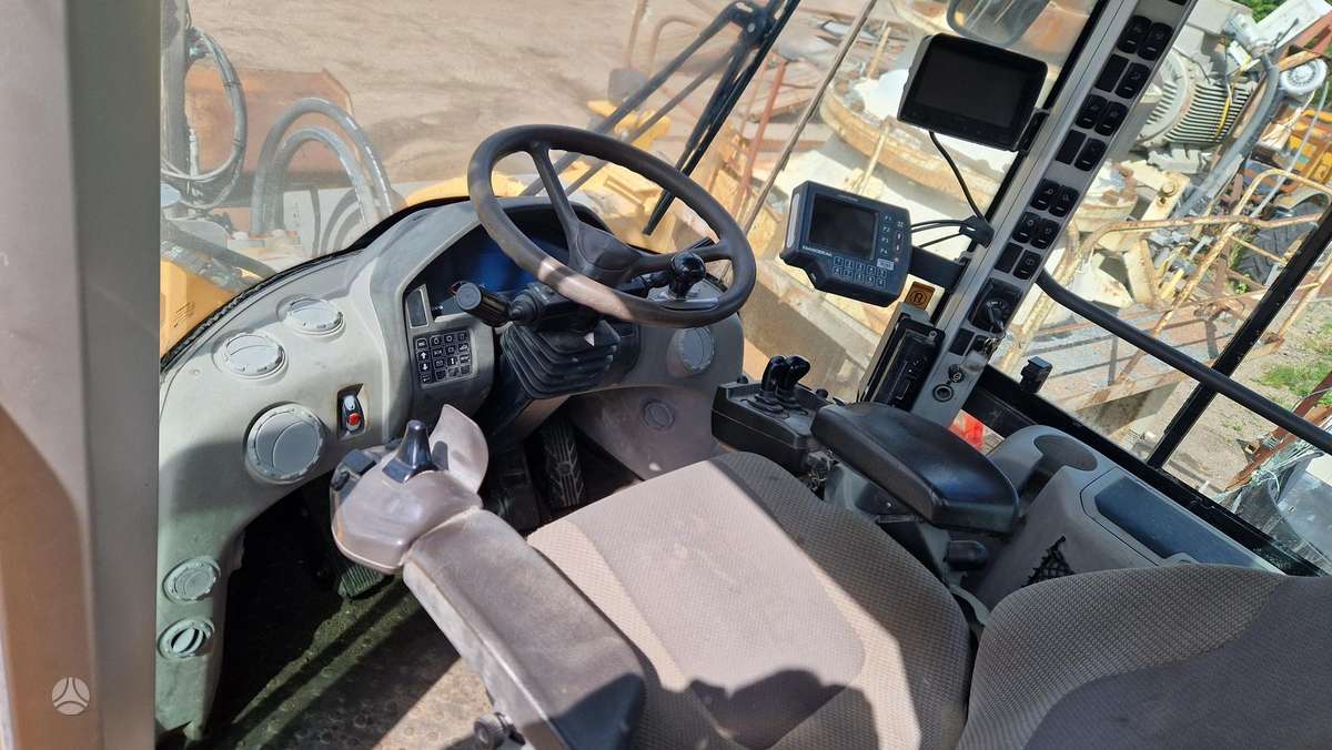 Volvo L180 F, frontal loader