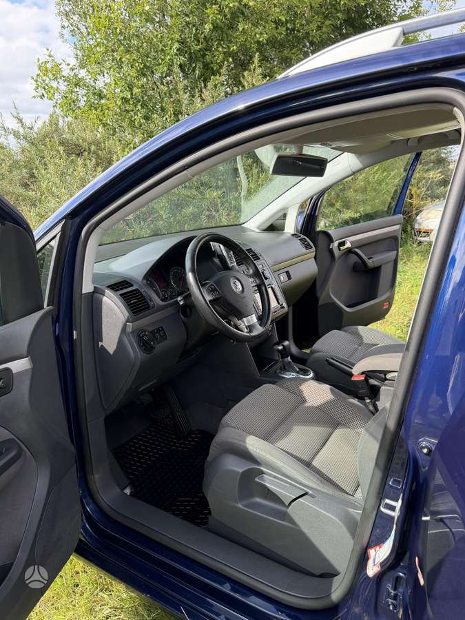Volkswagen Touran - 10