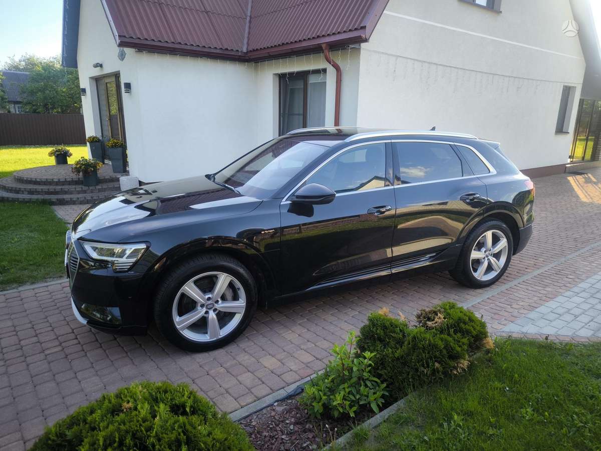 Audi e-tron, 95 kWh, off-road / crossover