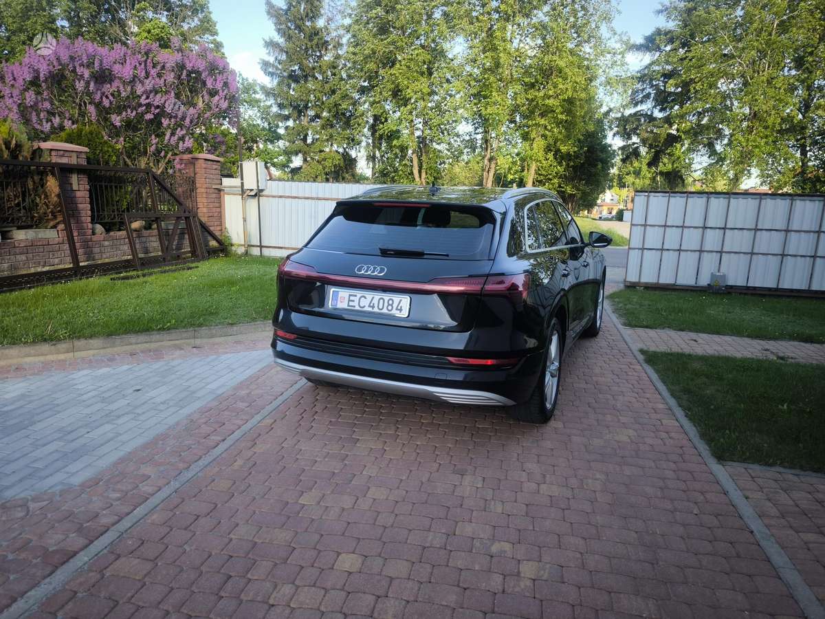 Audi e-tron, 95 kWh, off-road / crossover