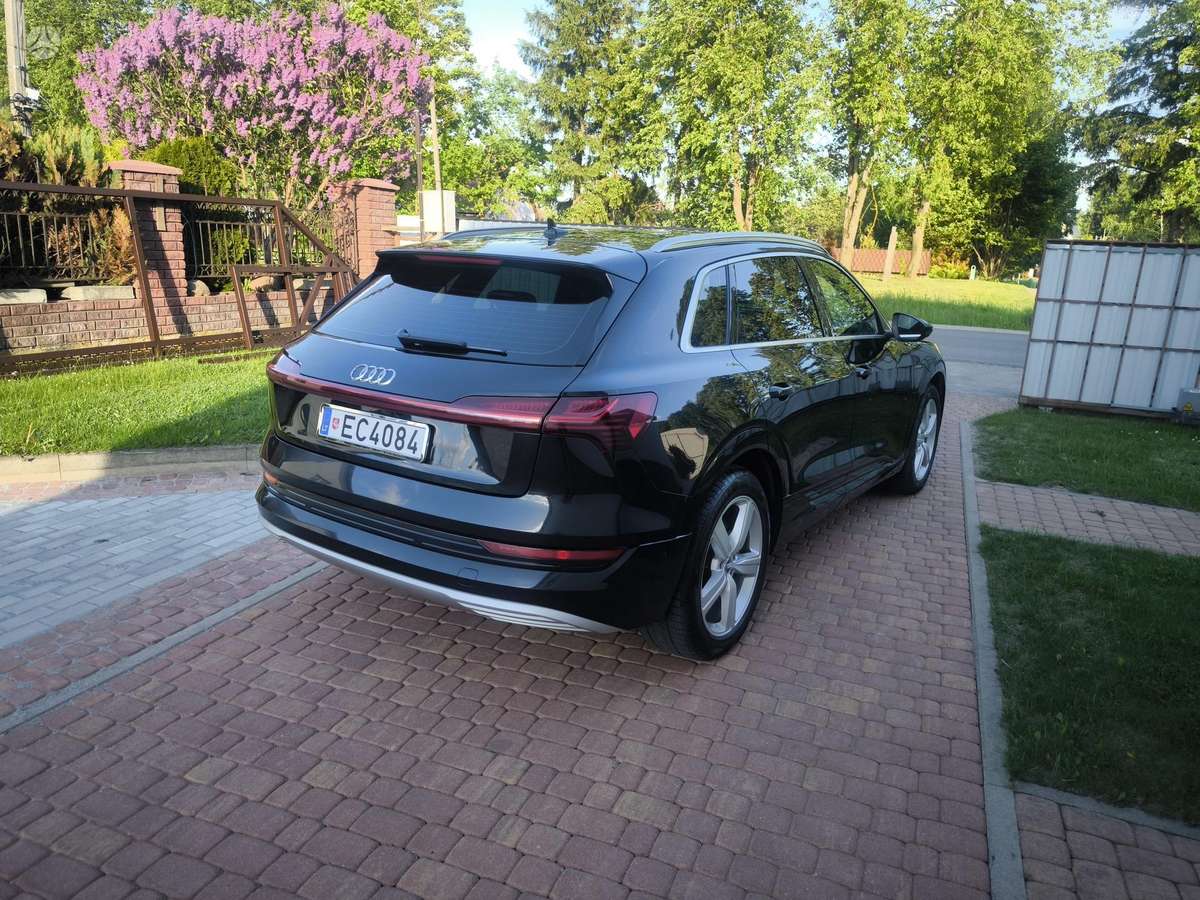 Audi e-tron, 95 kWh, off-road / crossover