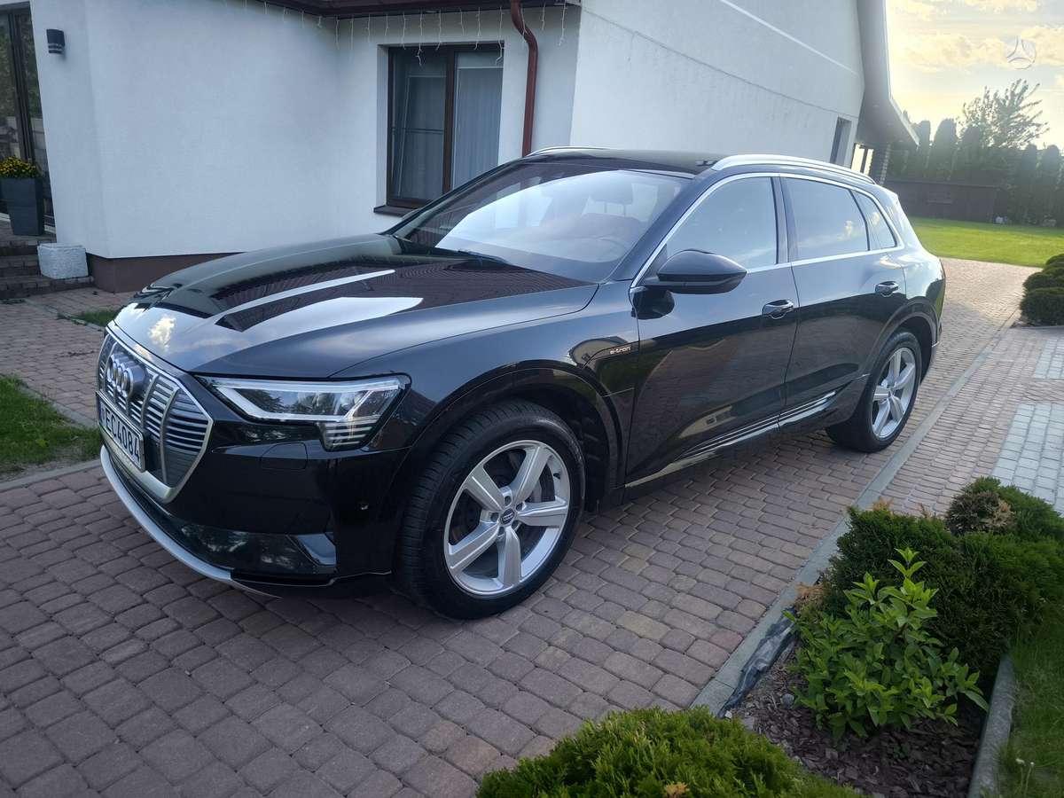 Audi e-tron, 95 kWh, off-road / crossover