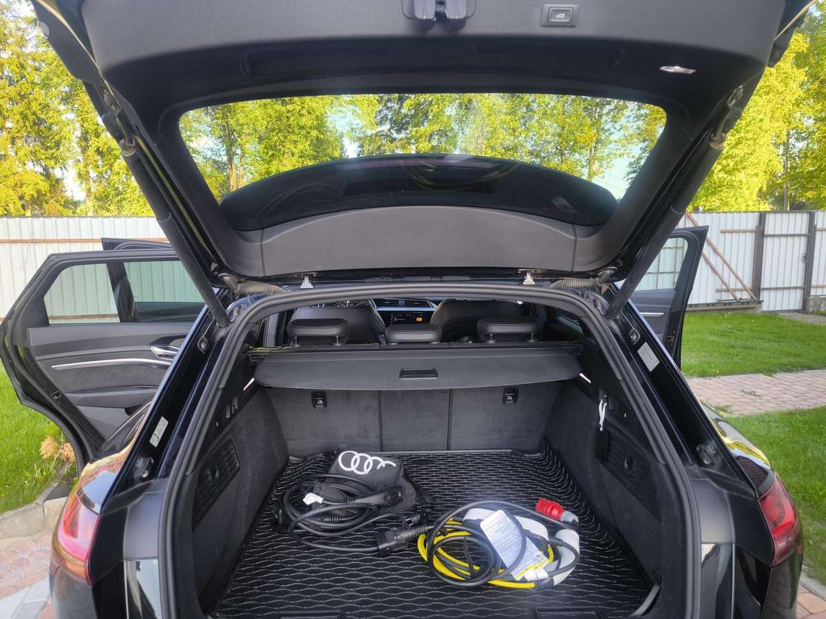 Audi e-tron, 95 kWh, off-road / crossover