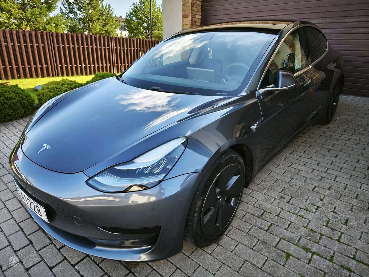 Tesla Model 3, 68 kWh, hatchback