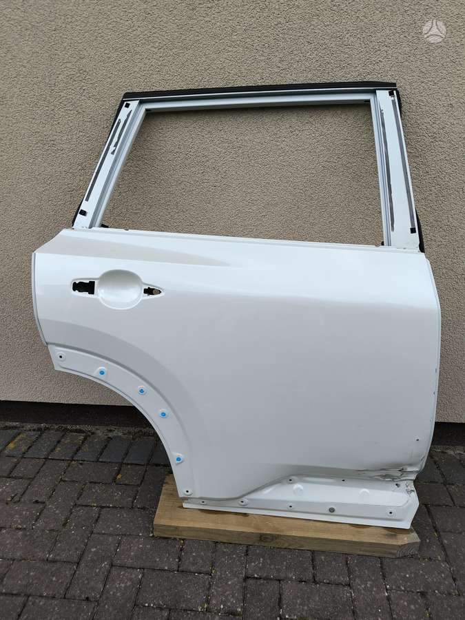 Nissan Rogue doors, windows