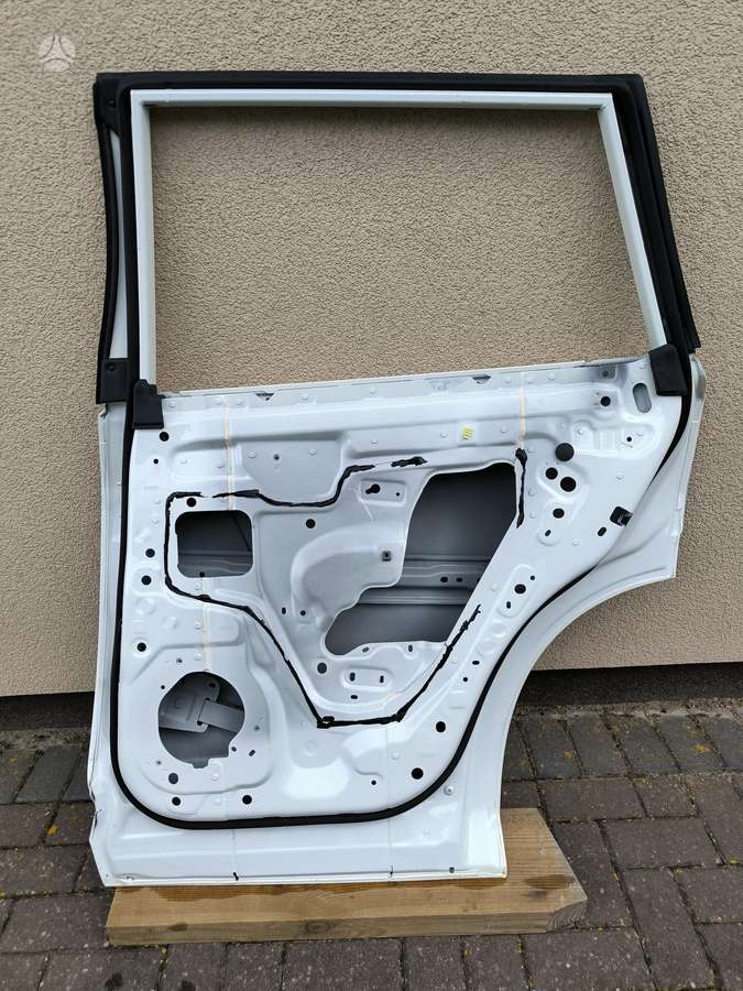Nissan Rogue durys, stiklai