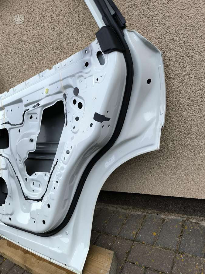 Nissan Rogue doors, windows
