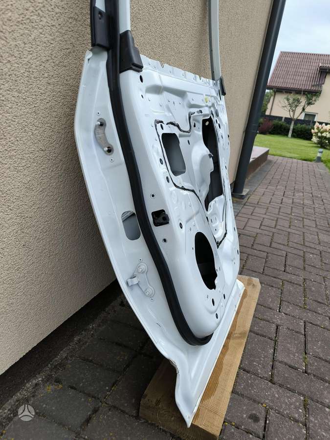 Nissan Rogue doors, windows