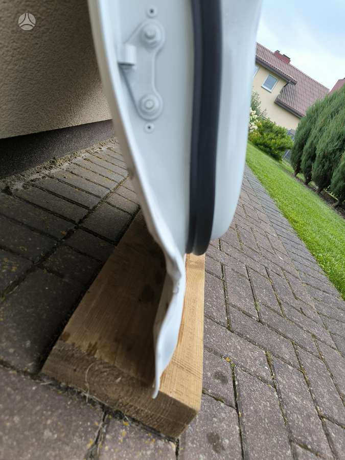 Nissan Rogue durys, stiklai