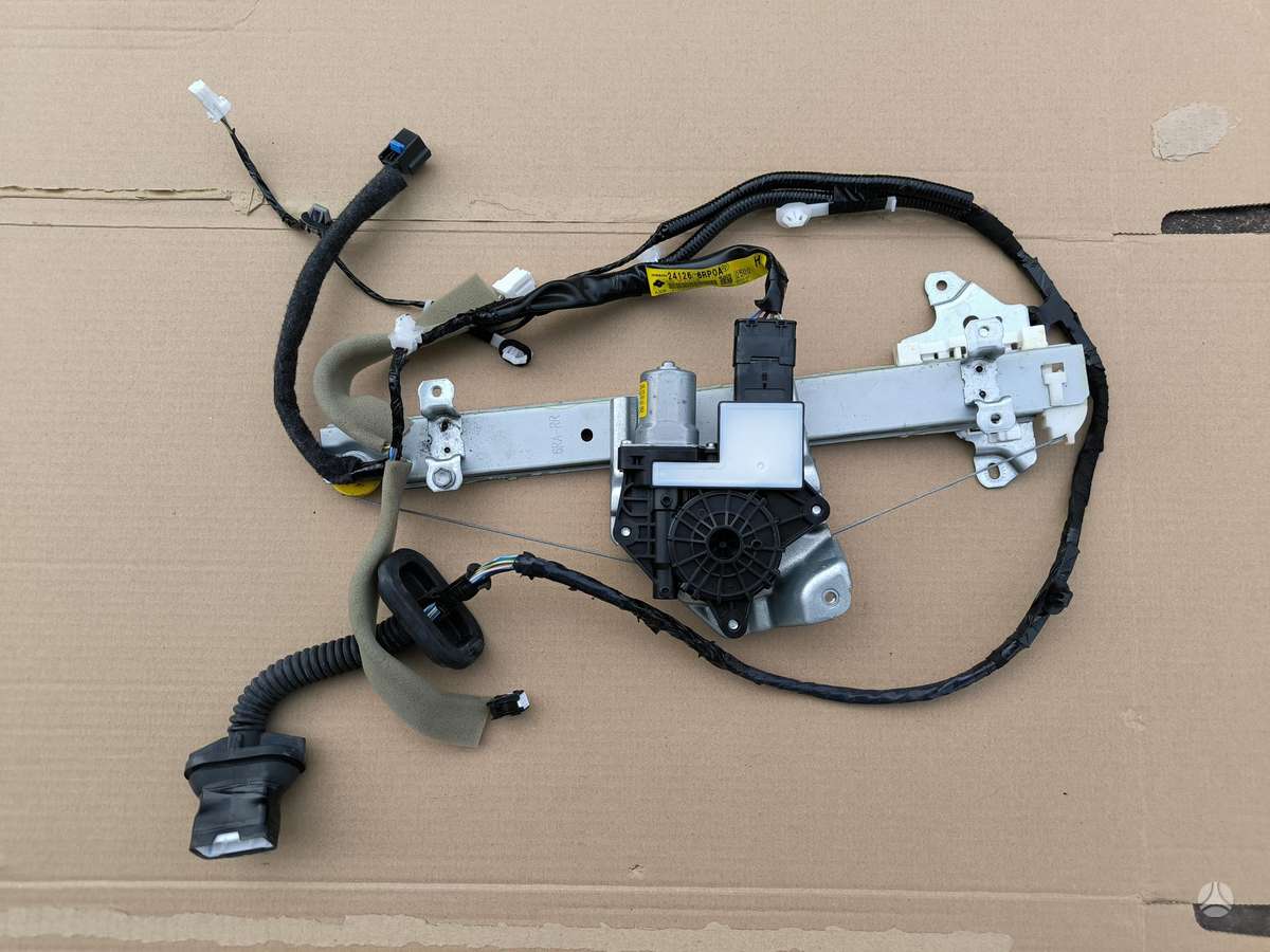 Nissan Rogue doors, windows