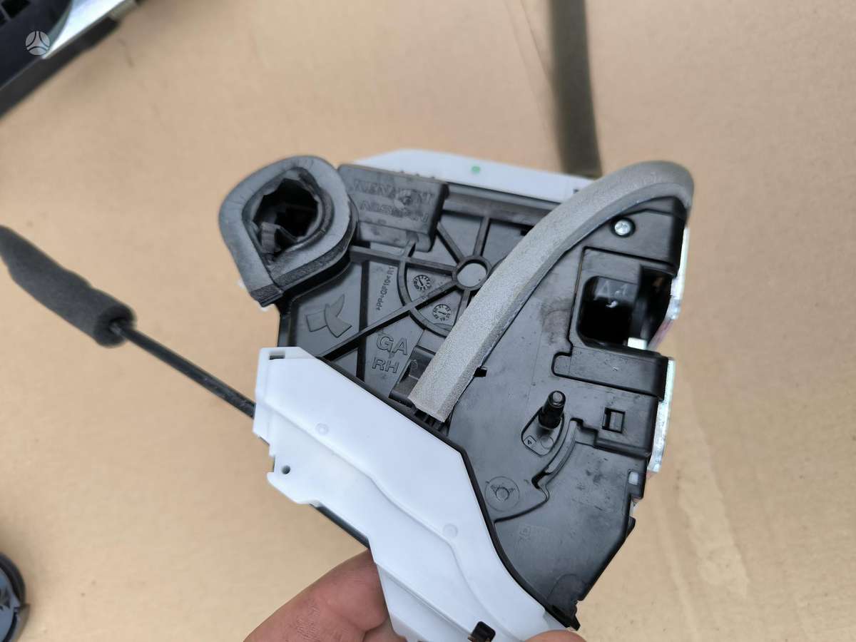 Nissan Rogue doors, windows