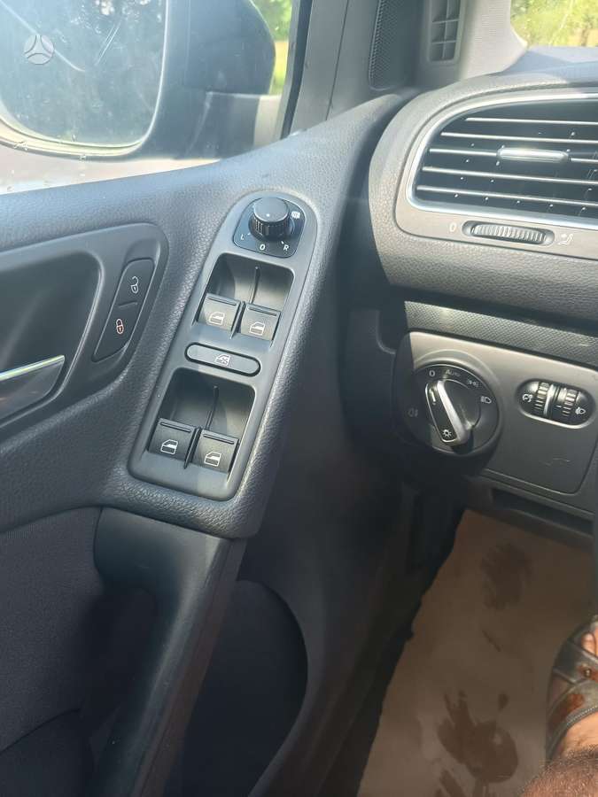 Volkswagen Golf - 8