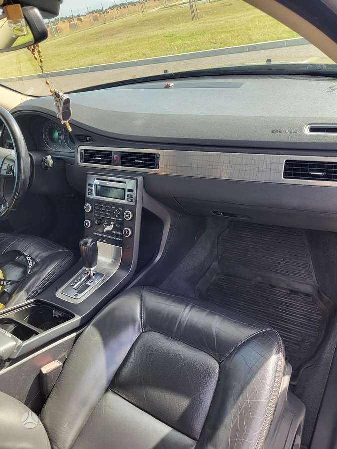 Volvo XC70 - 8