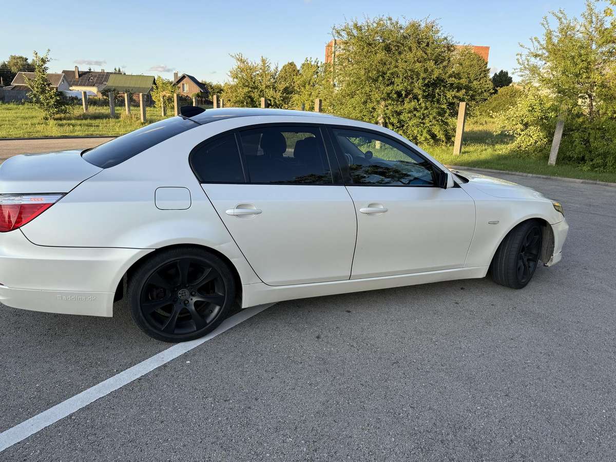 BMW 525, 3.0 l., Седан