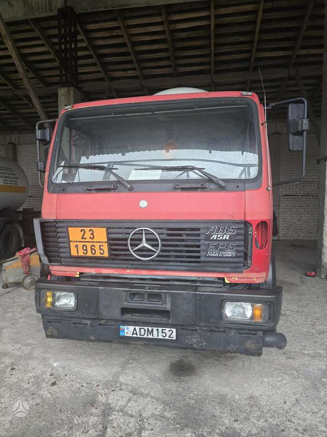 Mercedes-Benz 2429, autocisternos