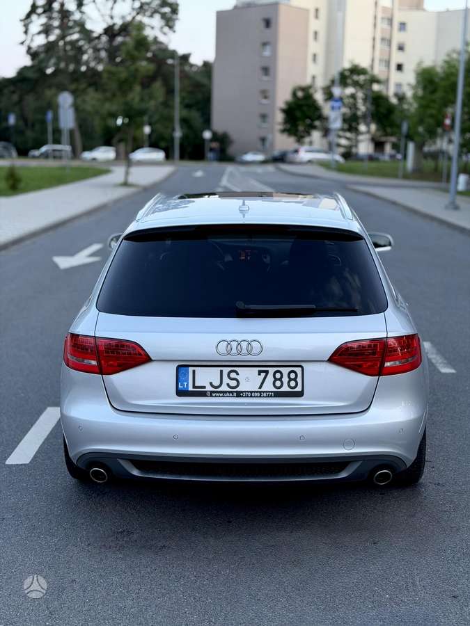 Audi A4, Универсал