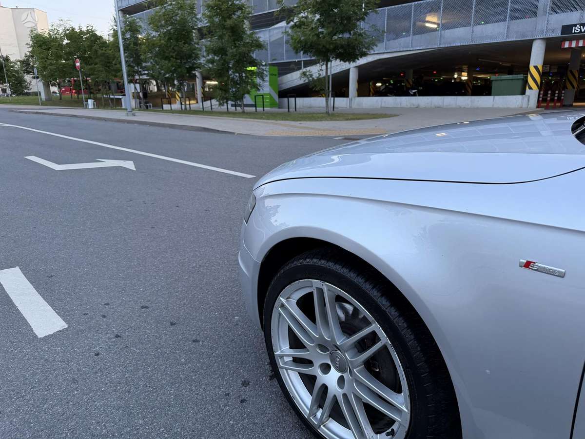 Audi A4, Универсал