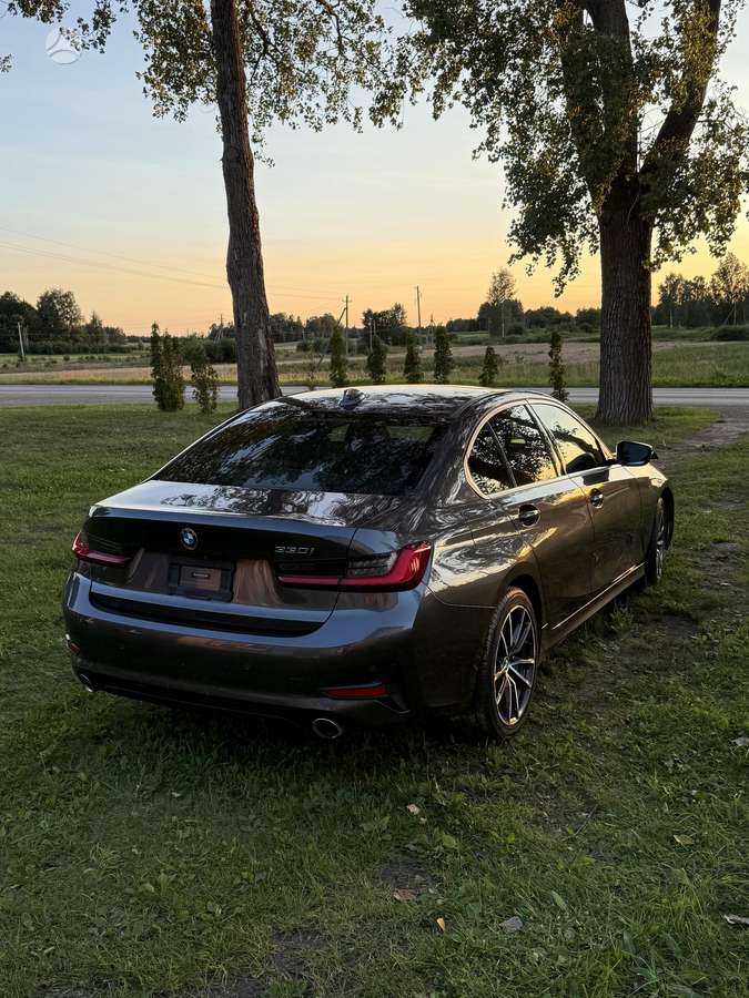 BMW 330, 2.0 l., Седан