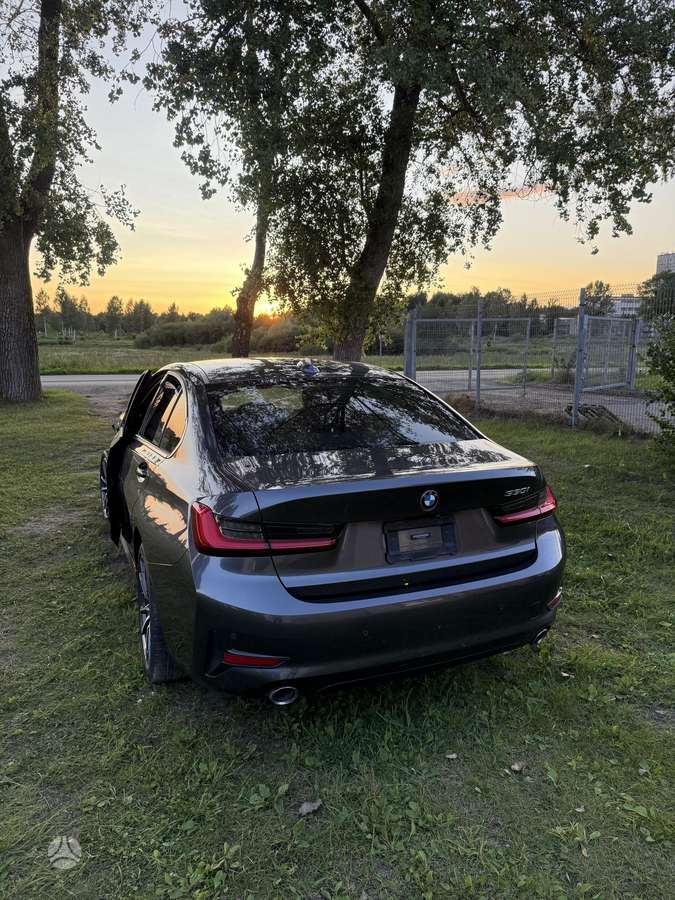 BMW 330, 2.0 l., Седан