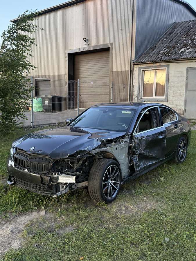 BMW 330, 2.0 l., Седан