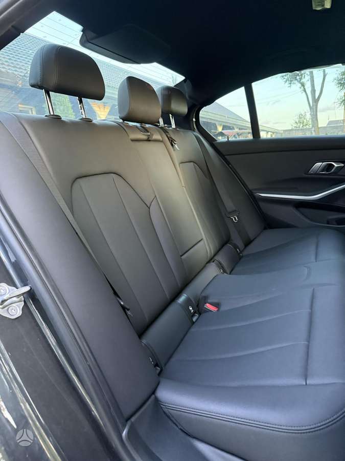 BMW 330, 2.0 l., Седан