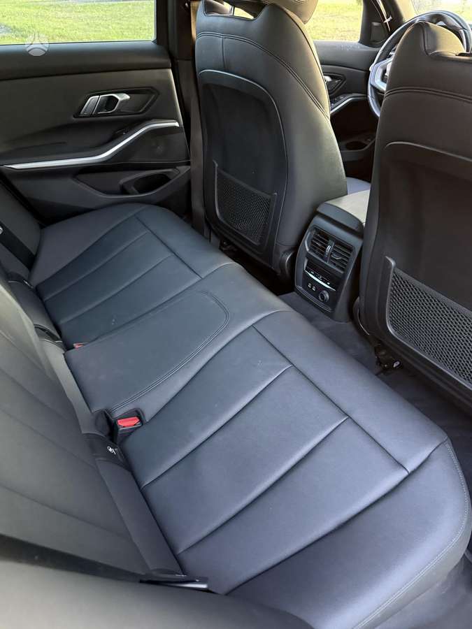 BMW 330, 2.0 l., Седан