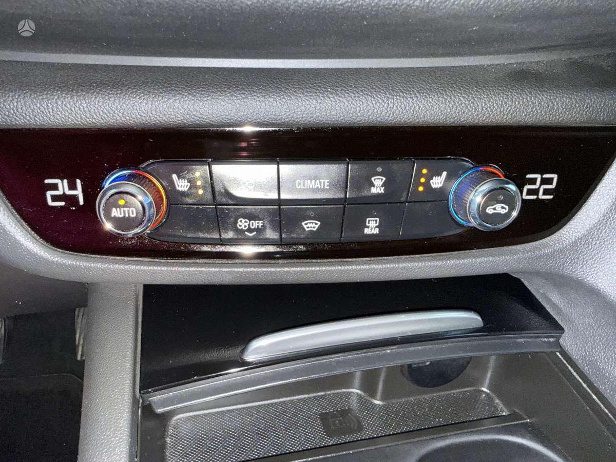 Opel Insignia, 1.6 l., hatchback