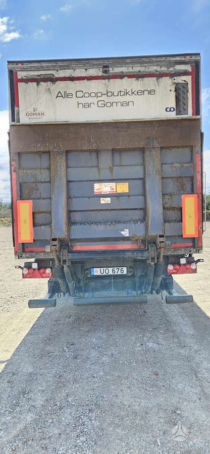 Schmitz SKO 24, box / van type