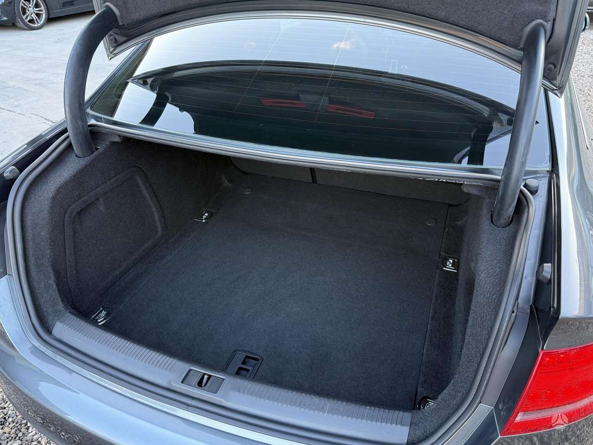 Audi A4, 1.8 l., Седан