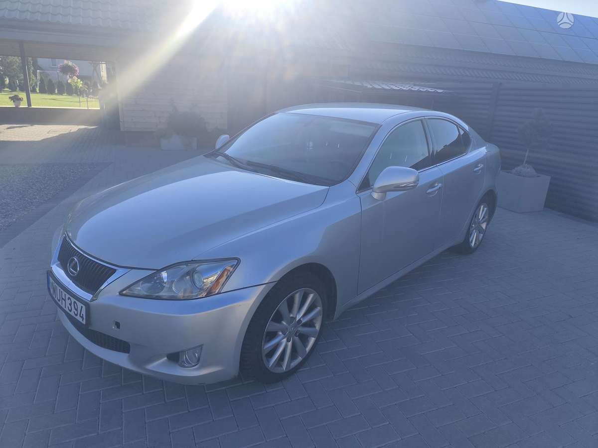 Lexus IS 220, 2.2 l., sedanas