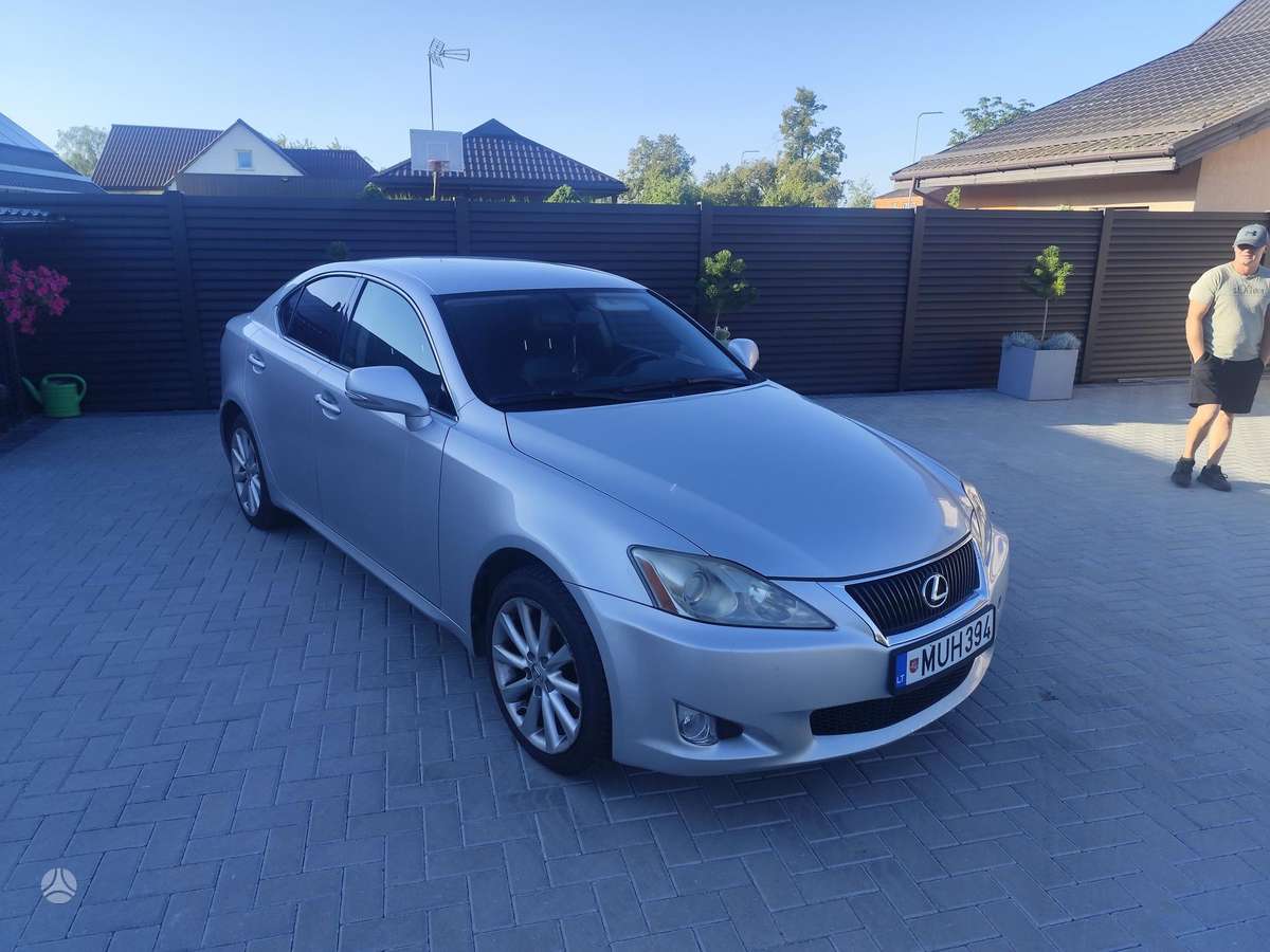Lexus IS 220, 2.2 l., sedanas