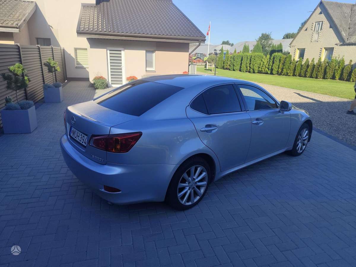 Lexus IS 220, 2.2 l., sedanas
