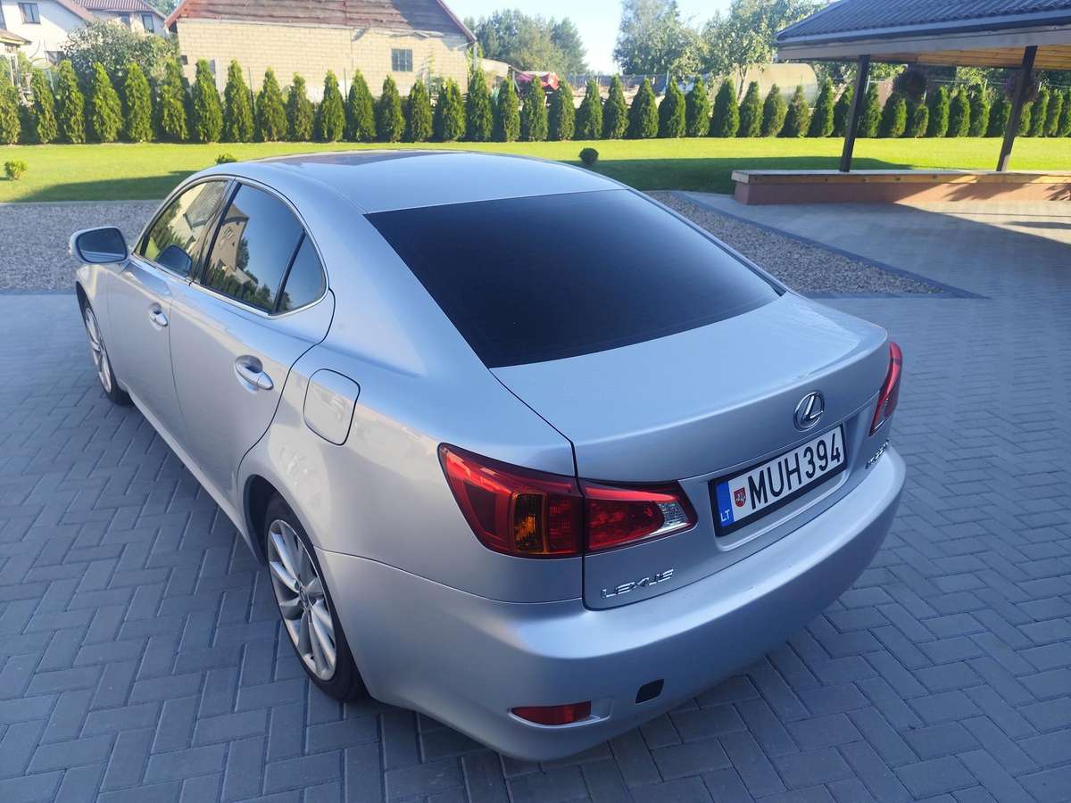 Lexus IS 220, 2.2 l., sedanas