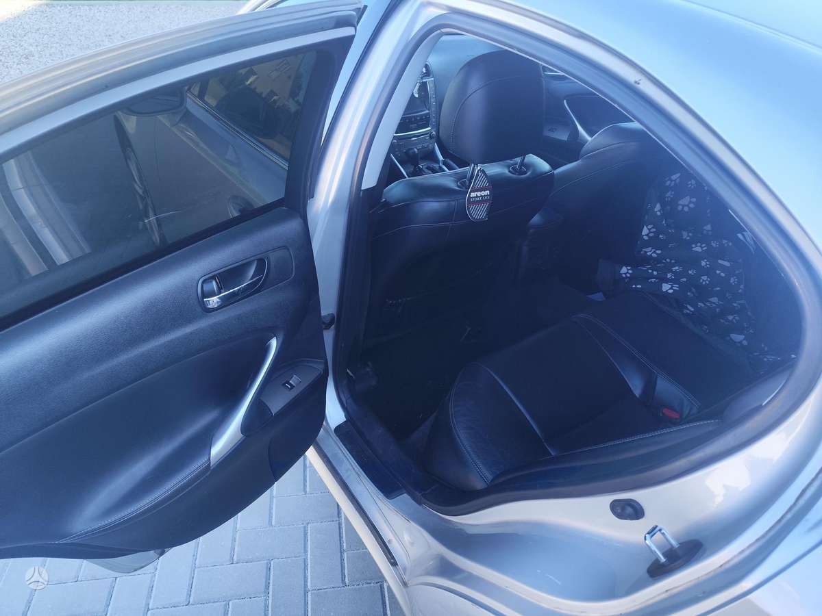 Lexus IS 220, 2.2 l., sedanas