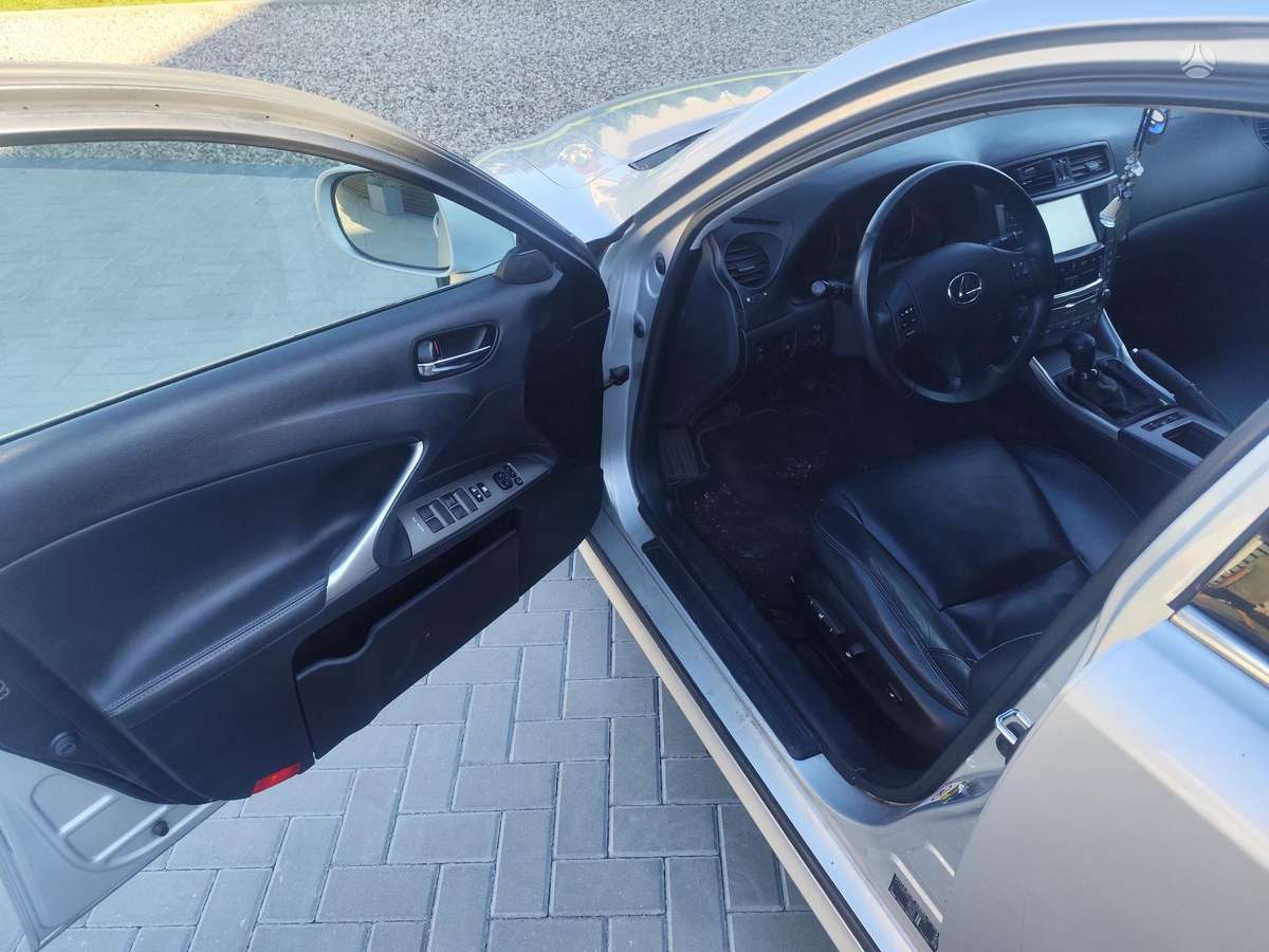 Lexus IS 220, 2.2 l., sedanas