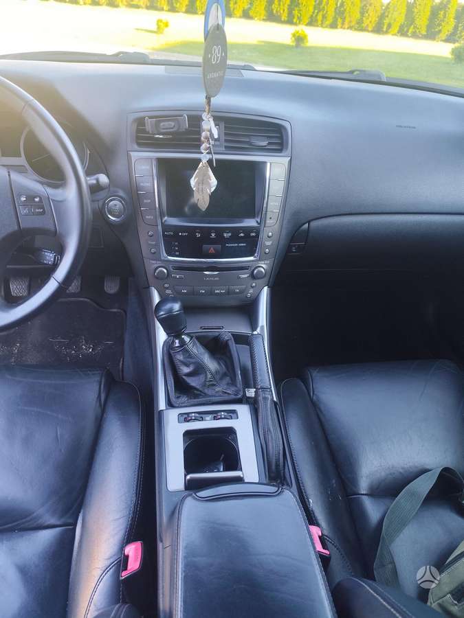 Lexus IS 220, 2.2 l., sedanas