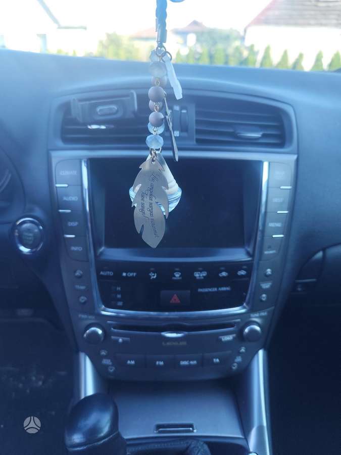 Lexus IS 220, 2.2 l., sedanas