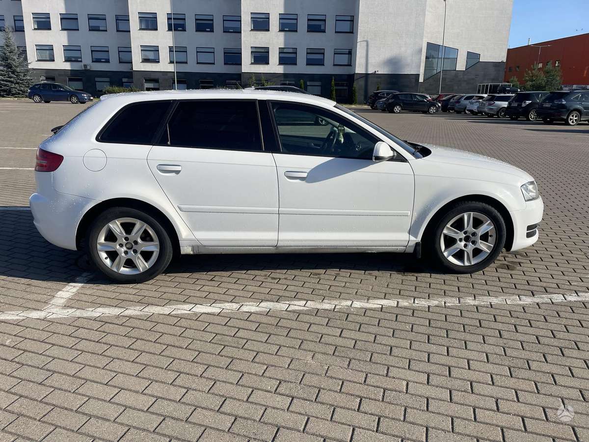 Audi A3, 1.6 l., hatchback