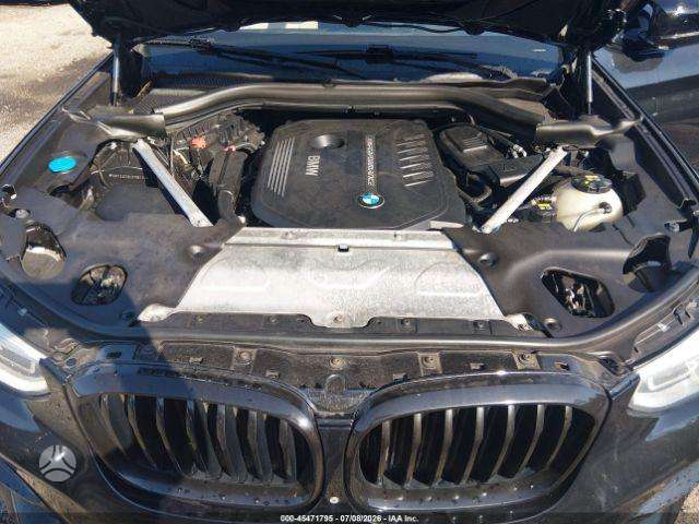 BMW X3, off-road / crossover
