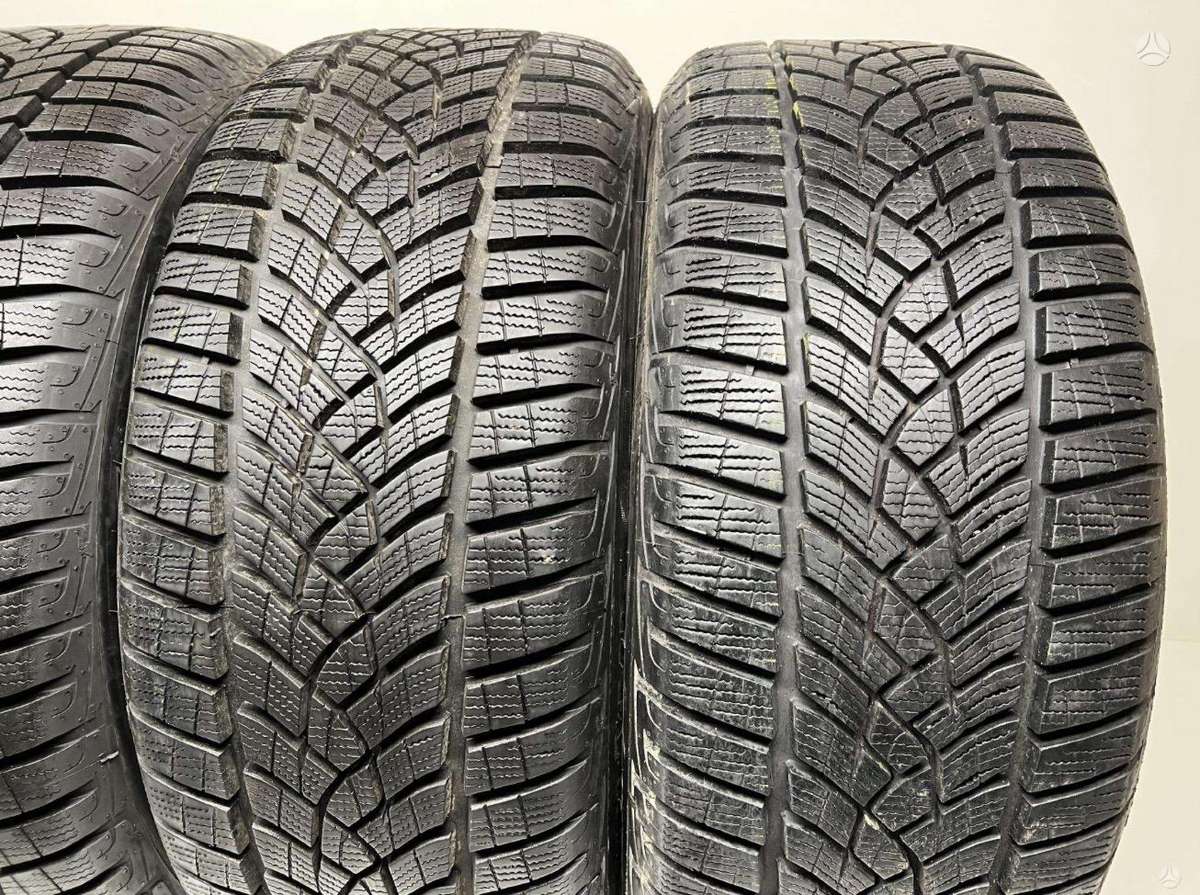 Goodyear UltraGripPerfomance, winter 245/45 R17