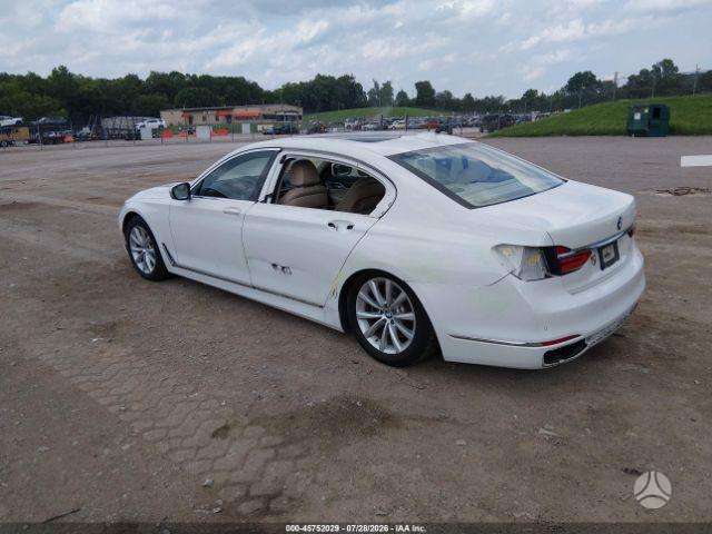 BMW 740, saloon / sedan
