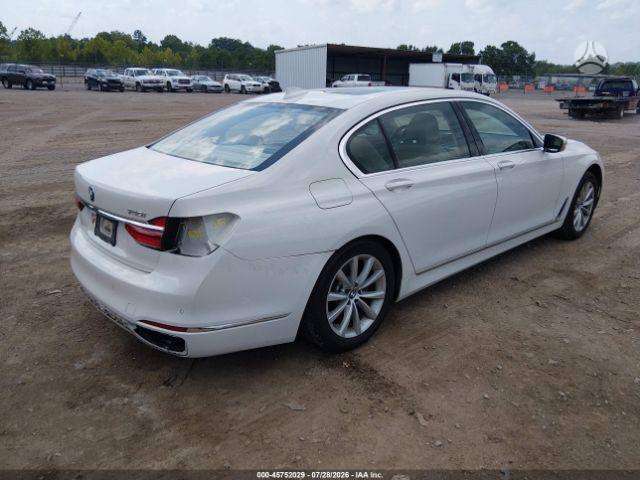 BMW 740, Седан