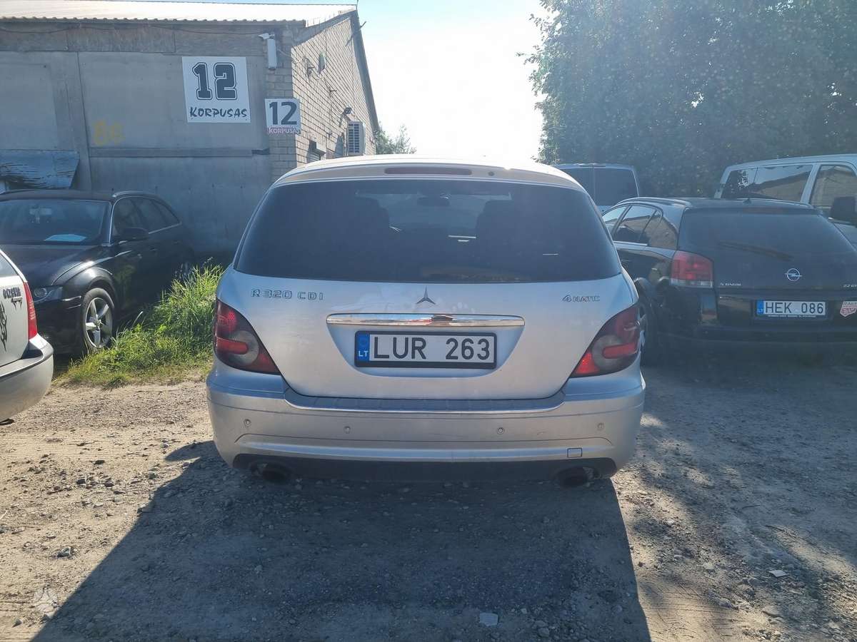 Mercedes-Benz R320