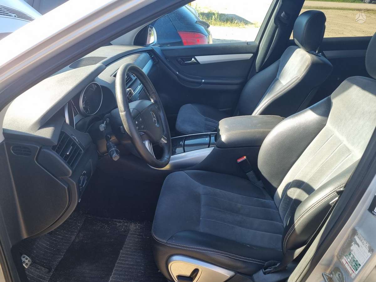 Mercedes-Benz R320