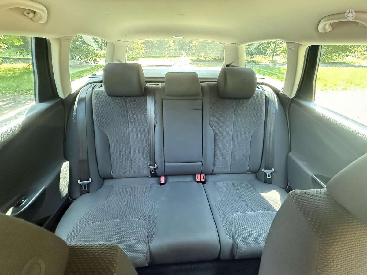 Volkswagen Passat - 9