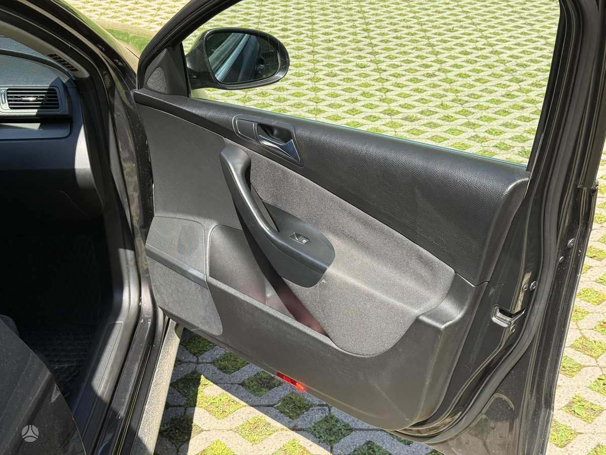 Volkswagen Passat - 11