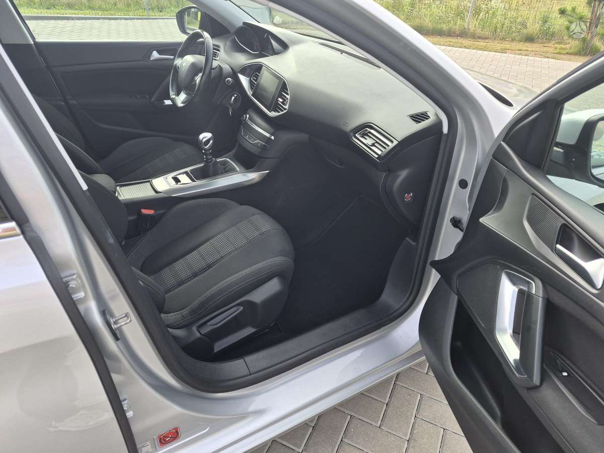 Peugeot 308, 1.2 l., Универсал