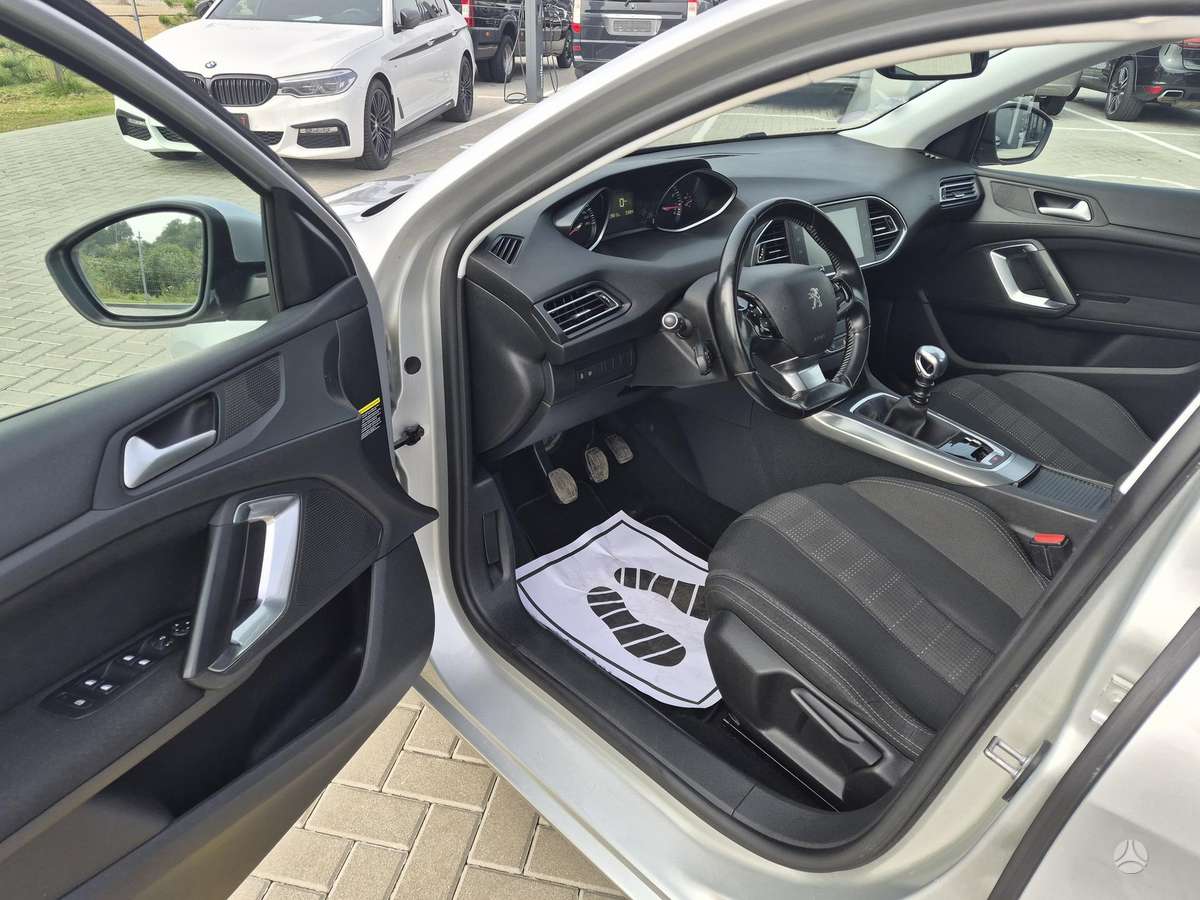 Peugeot 308, 1.2 l., Универсал